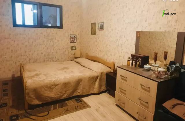 4 սենյականոց բնակարան Լվովյան փողոցում, 78 ք.մ., 3/5 հարկ, կապիտալ վերանորոգված, քարե շենք