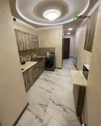 3 սենյականոց բնակարան Բագրատունյաց պողոտայում, 100 ք.մ., 2/5 հարկ, մի քանի պատշգամբ