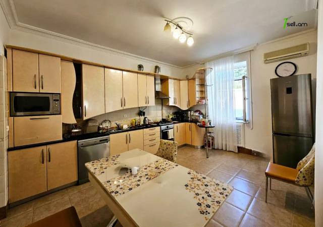 Երկու հարկանի քարե տուն Քանաքեռ Զեյթունում, 1600 ք.մ., 3+ սանհանգույց, կապիտալ վերանորոգված