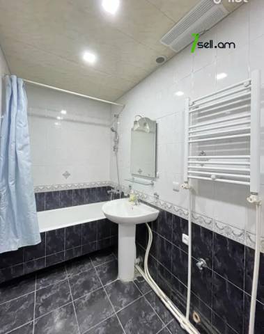 4 սենյականոց բնակարան Կոմիտասի պողոտայում, 110 քմ, նախավերջին հարկ, 2 սանհանգույց, բարձր առաստաղներ