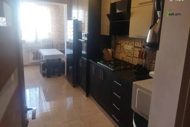 4 սենյականոց բնակարան Զաքարիա Քանաքեռցու փողոցում, 80 ք.մ., նախավերջին հարկ, կապիտալ վերանորոգված