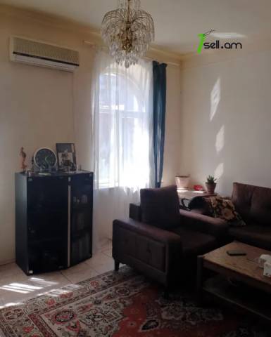 1 սենյականոց բնակարան Թումանյան փողոցում, 50 ք.մ., կապիտալ վերանորոգված, քարե շենք