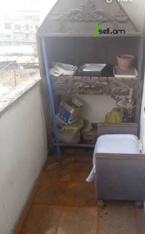 3 սենյականոց բնակարան Աբովյան փողոցում, 78 ք.մ., քարե շենք