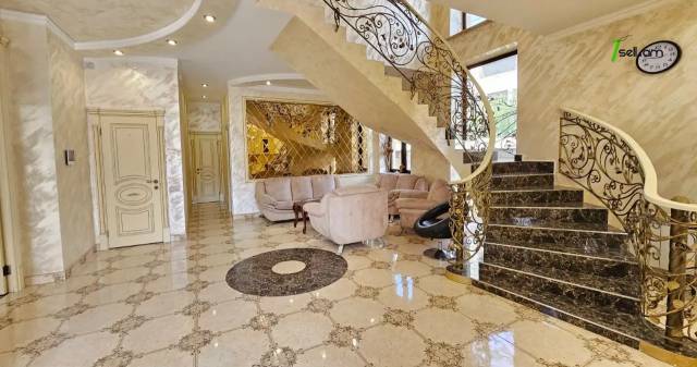 Երկու հարկանի քարե տուն, Արմենակ Արմենակյան անցուղի Նորք Մարաշում, 1800 քմ, 3+ սանհանգույց