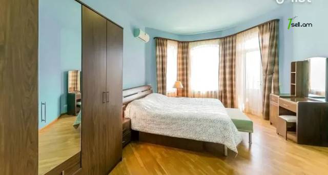 Երկու հարկանի քարե տուն Ծարավ Աղբյուրի փողոցում Ավանում, 480 ք.մ., 3+ սանհանգույց, եվրովերանորոգված