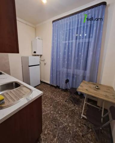 1 սենյականոց բնակարան Սարյանի փողոցում, 40 ք.մ., 3/5 հարկ, կապիտալ վերանորոգված, քարե շենք