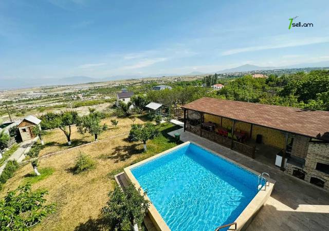 Երկու հարկանի քարե տուն Ջրվեժում, 1200 քմ, 3+ սանհանգույց, եվրովերանորոգված