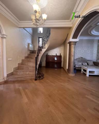 Երկու հարկանի քարե տուն, Թբիլիսյան խճուղի Արաբկիրում, 900 ք.մ., 3+ սանհանգույց, եվրովերանորոգված