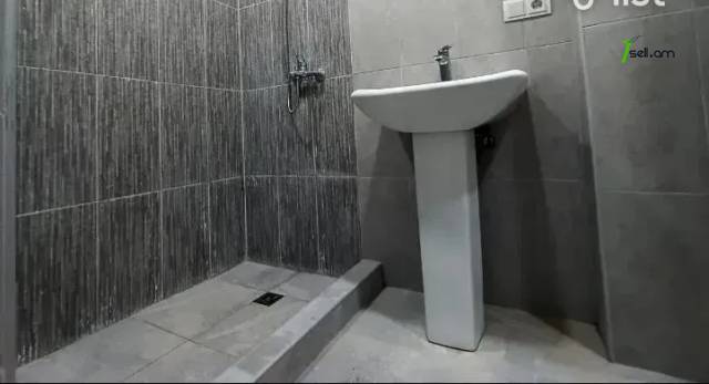 3 սենյականոց բնակարան նորակառույց շենքում Սևքարեցի Սաքոյի փողոցում, 134 ք.մ., 2 սանհանգույց