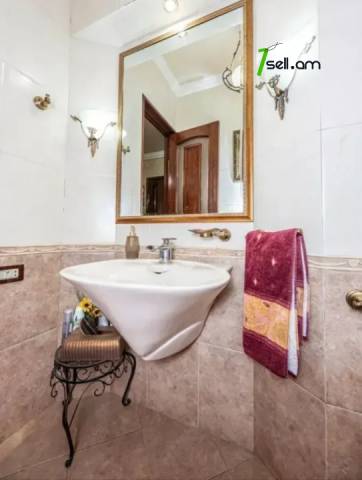 5 սենյականոց բնակարան նորակառույց շենքում Պուշկինի փողոցում, 200 քմ, 5/9 հարկ, 3+ սանհանգույց