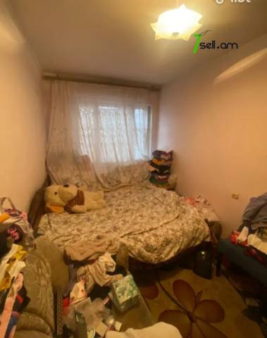 3 սենյականոց բնակարան Առնո Բաբաջանյան փողոցում, 75 ք.մ., մի քանի պատշգամբ, մասնակի վերանորոգում