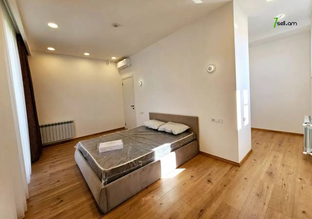 Երկու հարկանի քարե տուն, Վահագնի Թաղամաս Աջափնյակում, 800 ք.մ., 3+ սանհանգույց