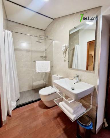 Չորս հարկանի քարե տուն Նաիրի Զարյան փողոցում Արաբկիրում, 600 ք.մ., 3+ սանհանգույց