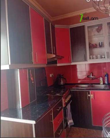 Երկու հարկանի տուն Զարոբյան փողոցում կենտրոնում, 221 ք.մ., 2 սանհանգույց