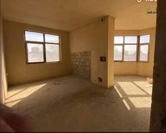 Ընդարձակ 5 սենյականոց բնակարան նորակառույց շենքում Վահրամ Փափազյան փողոցում, 284 ք.մ.