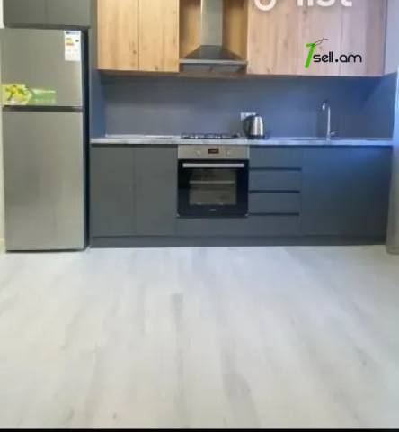 2 սենյականոց բնակարան Կոմիտասի պողոտայում, 42 ք.մ., 3/5 հարկ, կապիտալ վերանորոգված, քարե շենք