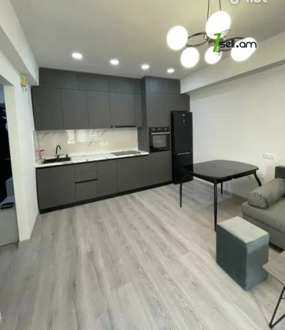 2 սենյականոց բնակարան Վիկտոր Համբարձումյանի փողոցում, 41 ք.մ., 3/9 հարկ, կապիտալ վերանորոգված