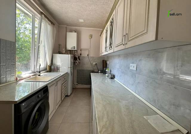 Մեկ հարկանի քարե տուն Զովունի 39 փողոցում Զովունիում, 330 ք.մ., կապիտալ վերանորոգված