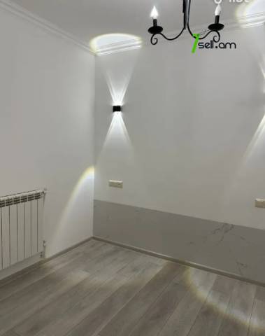 2 սենյականոց բնակարան Արամ Խաչատրյան փողոցում, 46 ք.մ., 1/5 հարկ, եվրովերանորոգված, քարե շենք