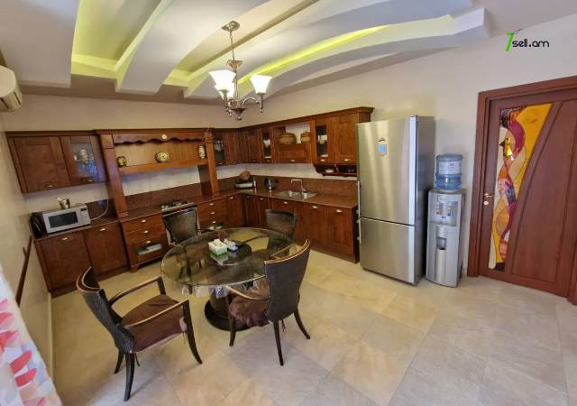 Երեք հարկանի քարե տուն, Ձոր 1 թաղամաս Դավիթաշենում, 800 ք.մ., 3+ սանհանգույց, կապիտալ վերանորոգված