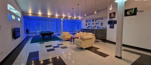 Ընդարձակ 5 սենյականոց բնակարան Մեսրոպ Մաշտոցի պողոտայում, 310 ք.մ., 2 սանհանգույց, բարձր առաստաղներ