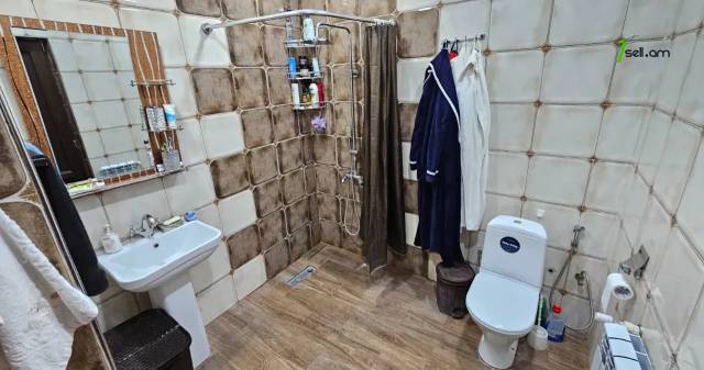 Մեկ հարկանի քարե տուն 20-րդ փողոցում Այնթապում, 900 քմ, կապիտալ վերանորոգված