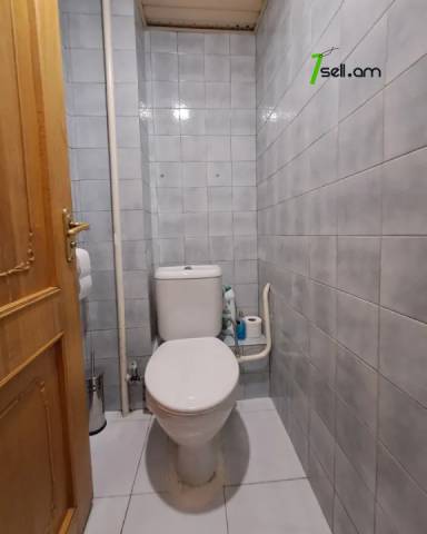 4 սենյականոց բնակարան Լեոյի փողոցում, 100 ք.մ., 2/5 հարկ, եվրովերանորոգված, քարե շենք