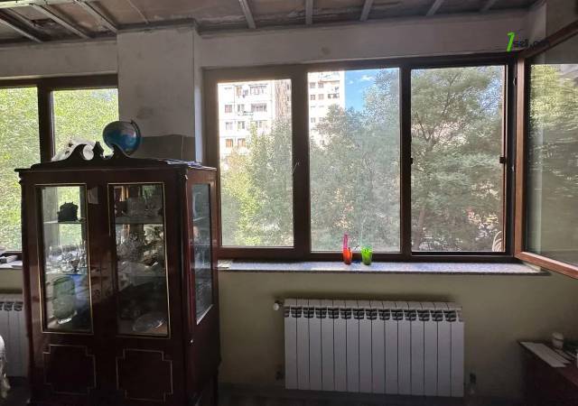 2 սենյականոց բնակարան Քաջազնունի փողոցում, 67 ք.մ., 3/10 հարկ, մասնակի վերանորոգում