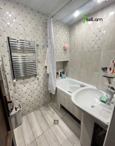 4 սենյականոց բնակարան Դավիթ Մալյան փողոցում, 103 ք.մ., 1/5 հարկ, 2 սանհանգույց, եվրովերանորոգված