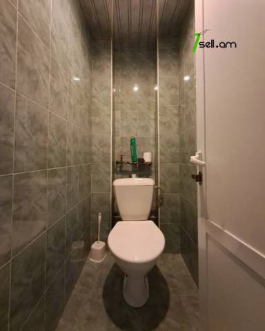 2 սենյականոց բնակարան Կոմիտասի պողոտայում, 55 ք.մ., 1/5 հարկ, կապիտալ վերանորոգված, քարե շենք