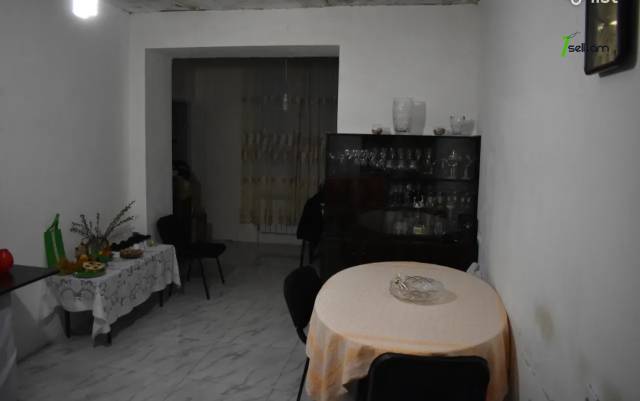 4 սենյականոց բնակարան Մոլդովական փողոցում, 85 ք.մ., մասնակի վերանորոգում, քարե շենք