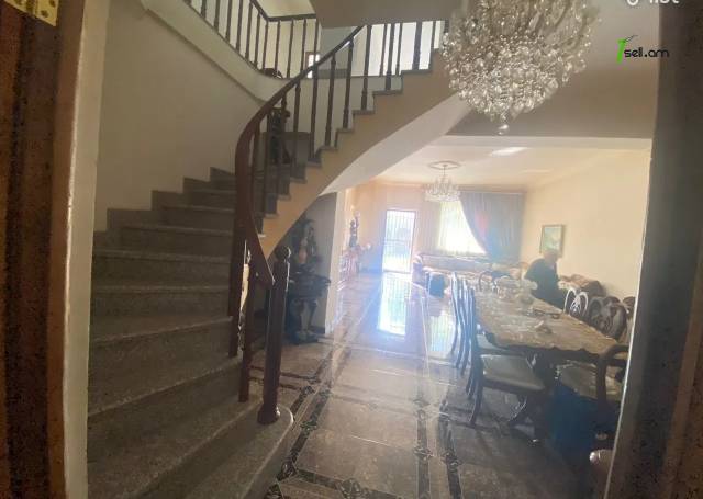 Երեք հարկանի քարե տուն Բատիկյան փողոցում Մալաթիա Սեբաստիայում, 370 քմ, 2 սանհանգույց