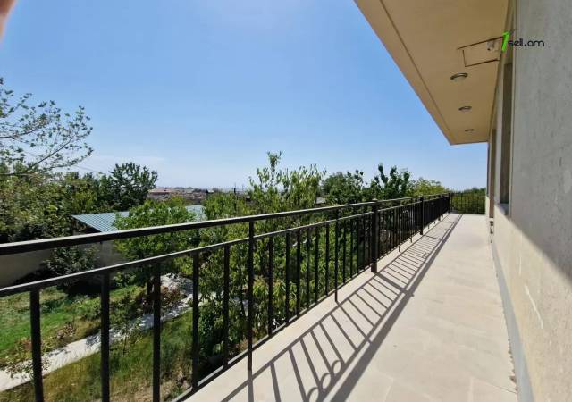 Երկու հարկանի քարե տուն Լուկաշինի փողոցում Աջափնյակում, 300 ք.մ., 3+ սանհանգույց, եվրովերանորոգված