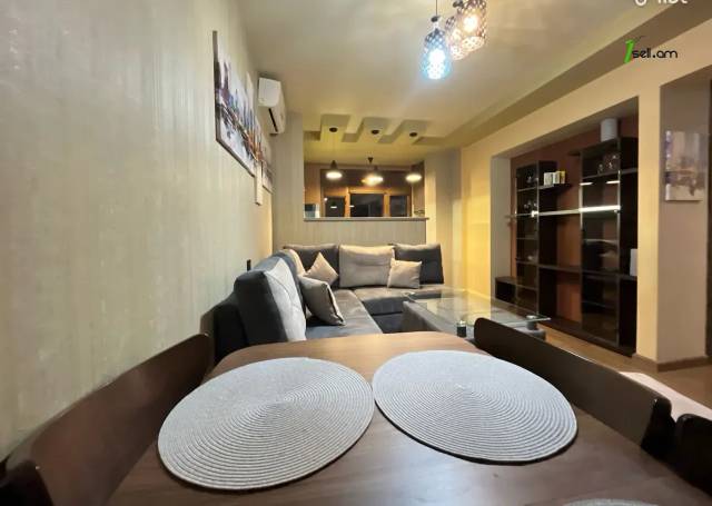 2 սենյականոց բնակարան Մոսկովյան փողոցում, 44 ք.մ., 7/9 հարկ, դիզայներական ոճով վերանորոգված