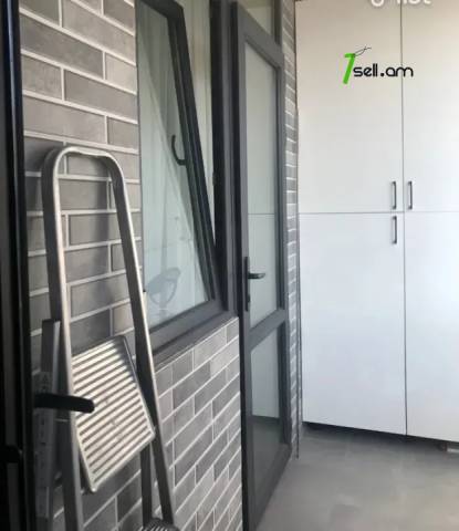 3 սենյականոց բնակարան նորակառույց շենքում Գրիբոյեդով փողոցում, 70 քմ, 3/17 հարկ, բարձր առաստաղներ