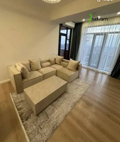 3 սենյականոց բնակարան նորակառույց շենքում Եղիշե Չարենցի փողոցում, 71 ք.մ., բարձր առաստաղներ