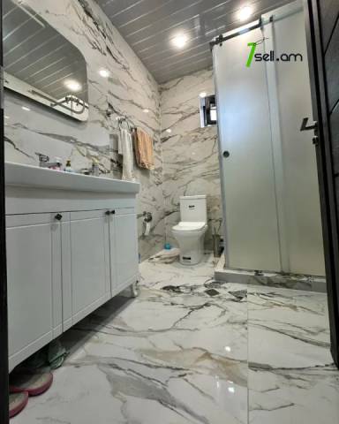 Երկու հարկանի քարե տուն 21-րդ փողոցում Զովունիում, 220 ք.մ., 2 սանհանգույց, կապիտալ վերանորոգված