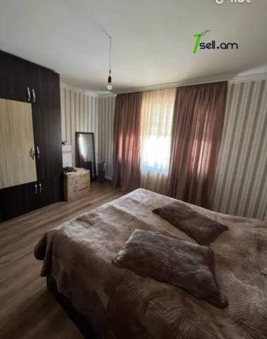 3 սենյականոց բնակարան Էզրաս Հասրաթյանի փողոցում, 65 ք.մ., մի քանի պատշգամբ, 4/9 հարկ