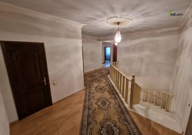 Բազմաֆունկցիոնալ գույք Պարոնյան փողոցում կենտրոնում, 280 ք.մ.