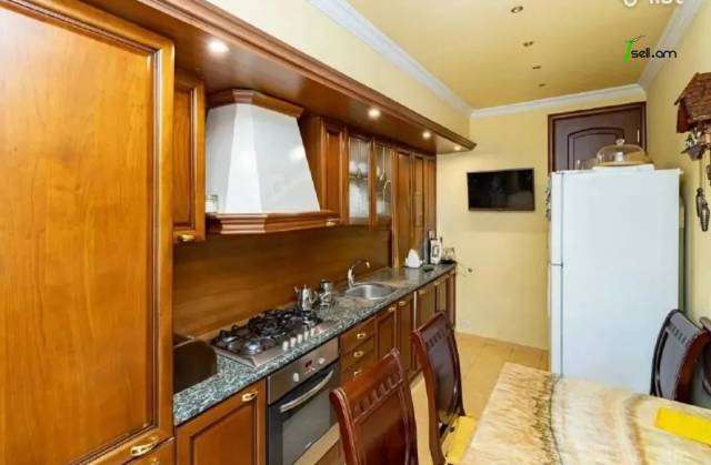 4 սենյականոց բնակարան Մոսկովյան փողոցում, 150 ք.մ., 2 սանհանգույց, 2/8 հարկ, եվրովերանորոգված