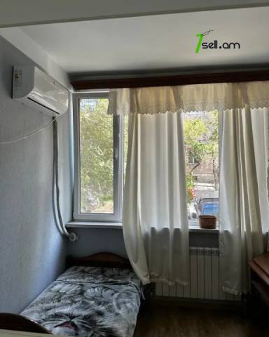 2 սենյականոց բնակարան Արամ Խաչատրյանի փողոցում, 60 ք.մ., 2/5 հարկ, կապիտալ վերանորոգված, քարե շենք