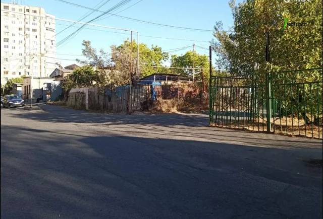 Հողատարածք հասարակական շինությունների համար Մառի փողոցում Նոր Նորքում, 180 ք.մ.