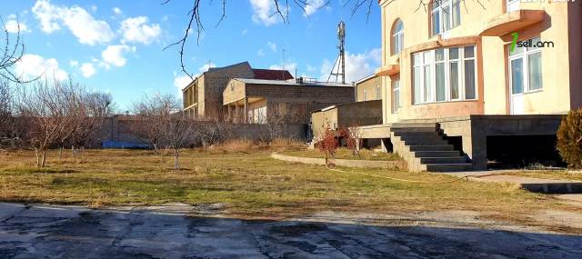 Երկու հարկանի քարե տուն, Աշտարակի խճուղի Աջափնյակում, 2000 ք.մ., 3+ սանհանգույց, մեծ հողամաս