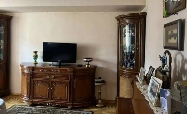 2 սենյականոց բնակարան, Ավան-Առինջ 1-ին միկրոշրջան, 56 ք.մ., 6/9 հարկ, մասնակի վերանորոգում