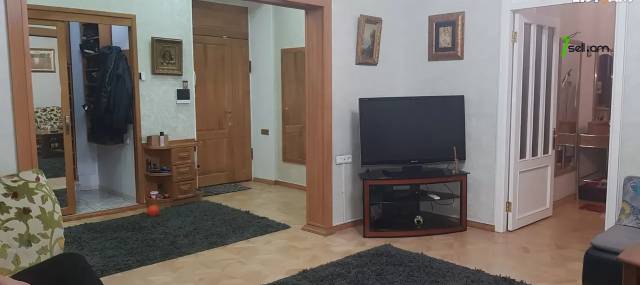 4 սենյականոց բնակարան Աղայան փողոցում, 126 քմ, 2/5 հարկ, եվրովերանորոգված, քարե շենք