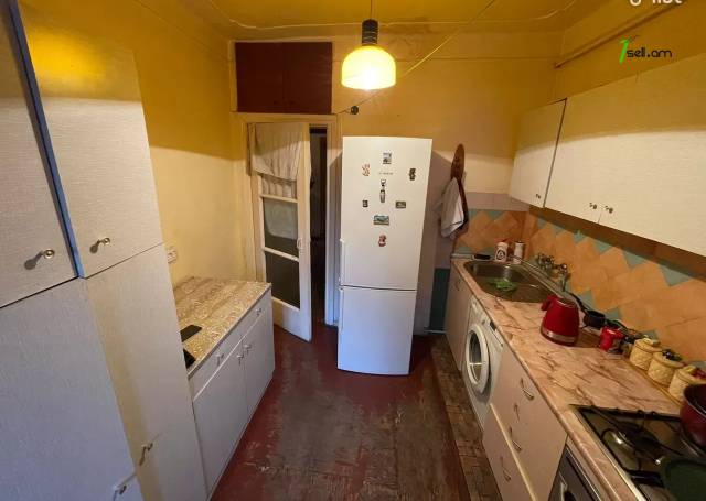 2 սենյականոց բնակարան Նաիրի Զարյան փողոցում, 67 ք.մ., 1/5 հարկ, քարե շենք