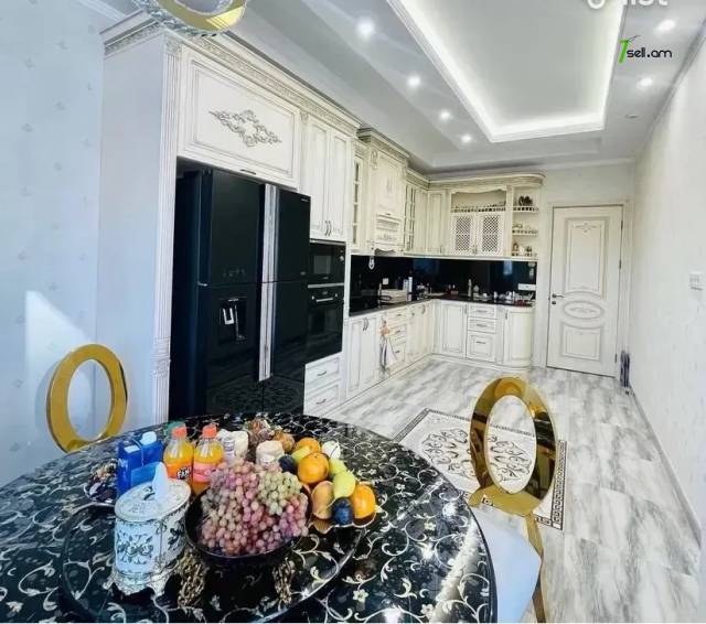 3 սենյականոց բնակարան նորակառույց շենքում Ռոստոմի փողոցում, 130 քմ, 5/10 հարկ, 2 սանհանգույց