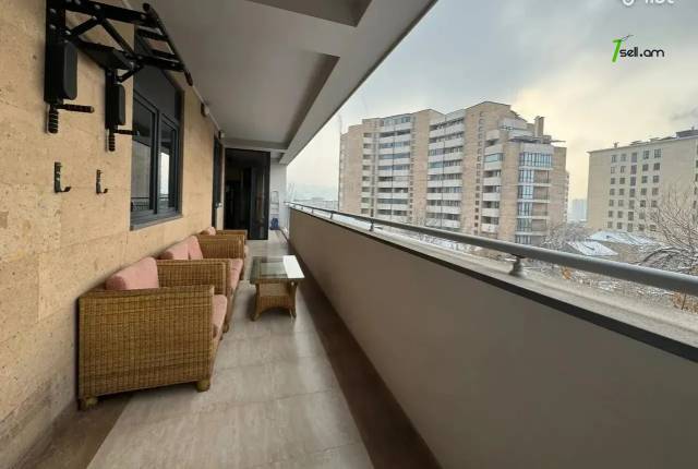 4 սենյականոց բնակարան նորակառույց շենքում Դերենիկ Դեմիրճյանի փողոցում, 181 քմ, 4/11 հարկ