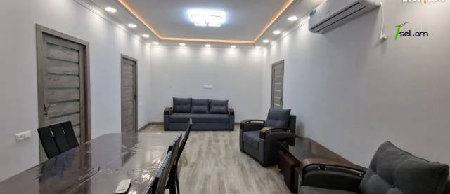 Մեկ հարկանի քարե տուն, Չարենցի նրբանցք կենտրոնում, 100 ք.մ., կապիտալ վերանորոգված