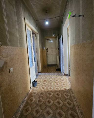 3 սենյականոց բնակարան Տիգրան Մեծի պողոտայում, 94 ք.մ., բարձր առաստաղներ, քարե շենք